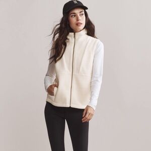 NWT Rhone Sherpa Vest